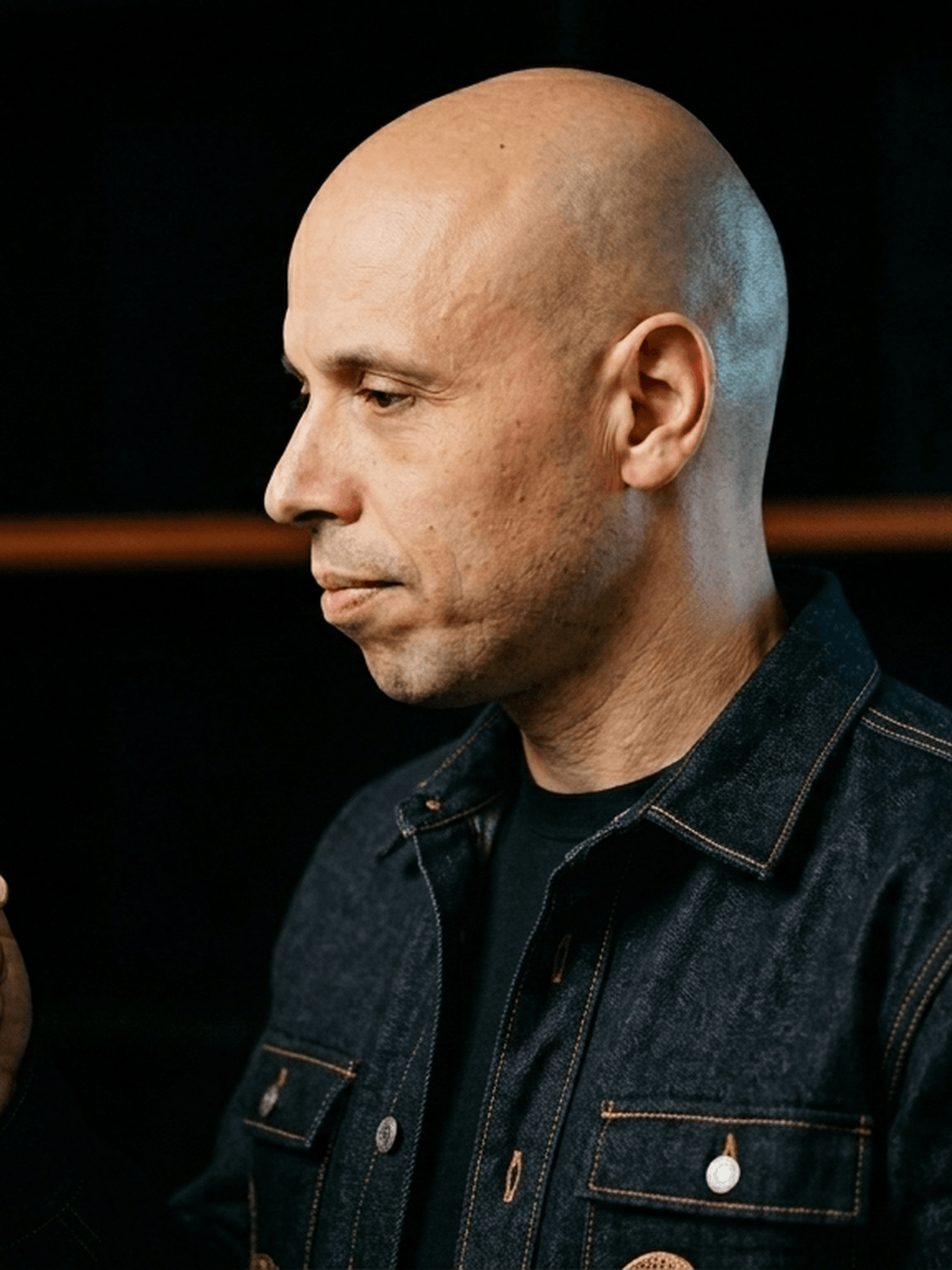 Rutger Tuit — three-quarter profile, neutral backdrop (AI-generated, not a photograph)
